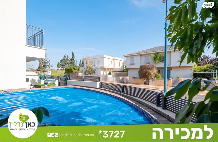 דו משפחתי, תל מונד