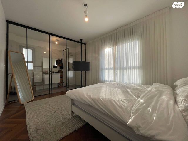 דירה, אורי אלמוג, קרית רבין, חולון