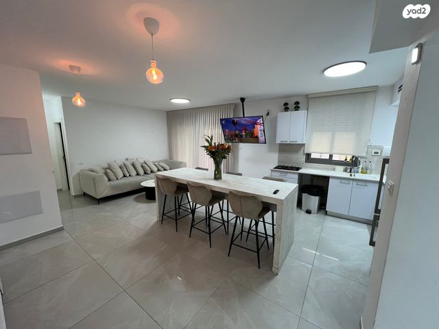 דירת גן, יוסף אבו, נתיבות מערב, נתיבות