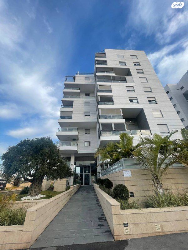 דירה, אורי אלמוג, קרית רבין, חולון