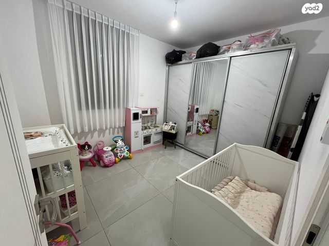 דירת גן, יוסף אבו, נתיבות מערב, נתיבות