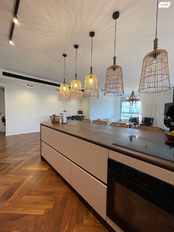 דירה, אורי אלמוג, קרית רבין, חולון