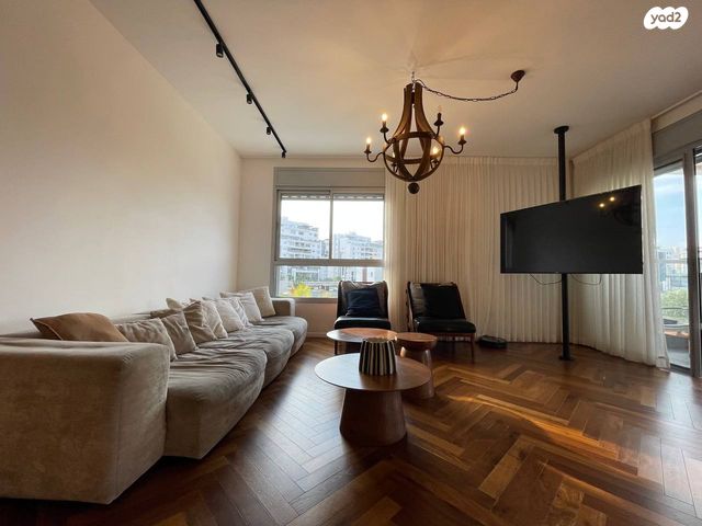 דירה, אורי אלמוג, קרית רבין, חולון