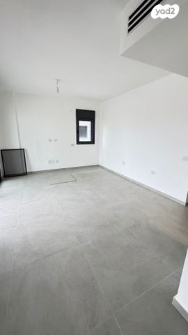 דירה, י"א באדר, רמת גן