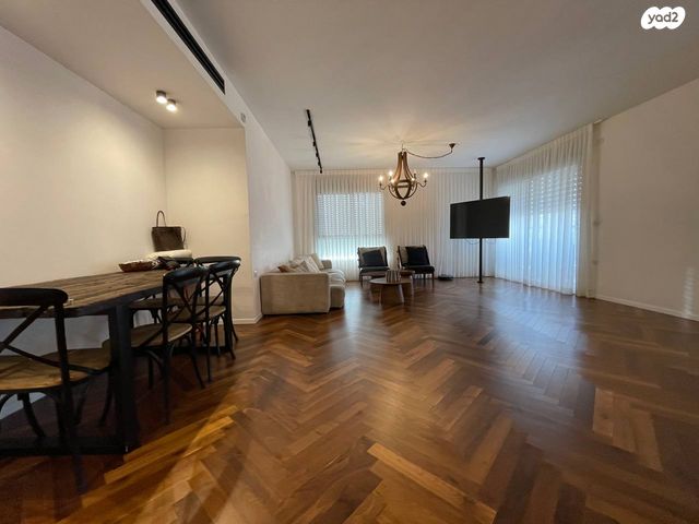 דירה, אורי אלמוג, קרית רבין, חולון