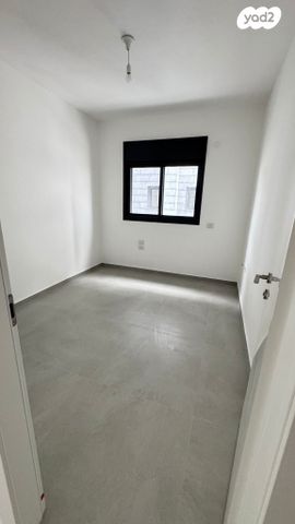 דירה, י"א באדר, רמת גן