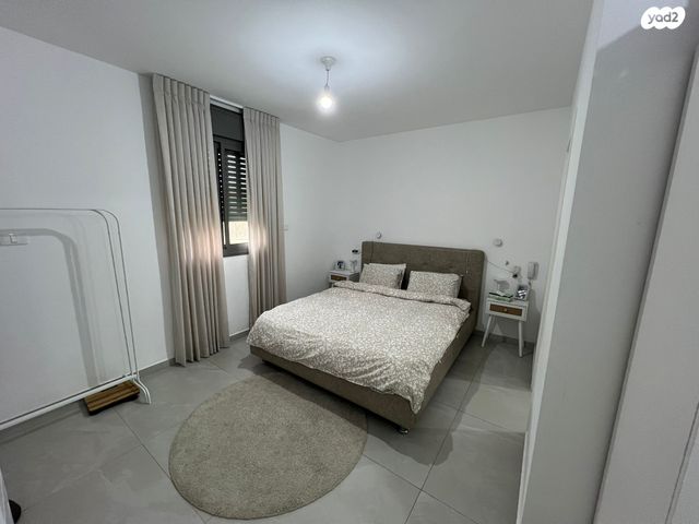 דירת גן, יוסף אבו, נתיבות מערב, נתיבות