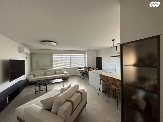 דירה, ד"ר יואכים כספרי, חיפה