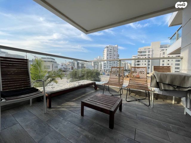 דירה, אורי אלמוג, קרית רבין, חולון