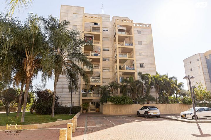 גג/ פנטהאוז, רחובות ההולנדית, רחובות