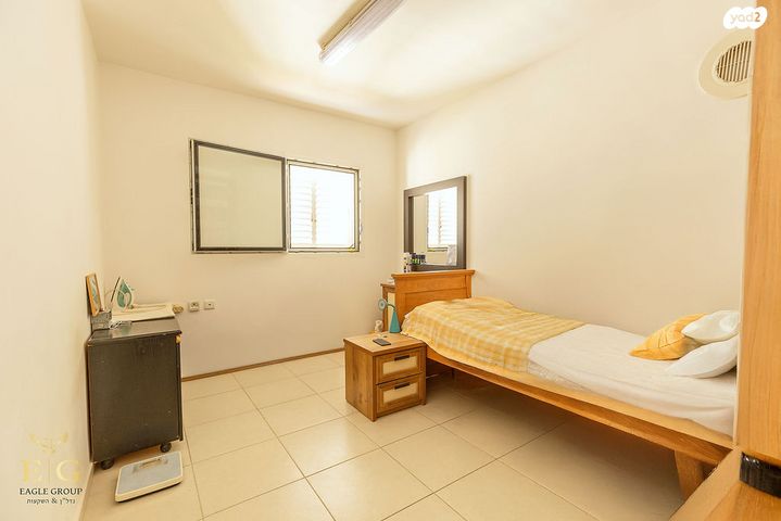 גג/ פנטהאוז, רחובות ההולנדית, רחובות