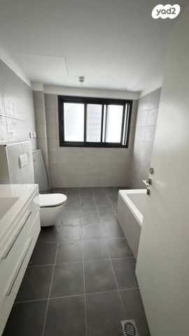 דירה, י"א באדר, רמת גן