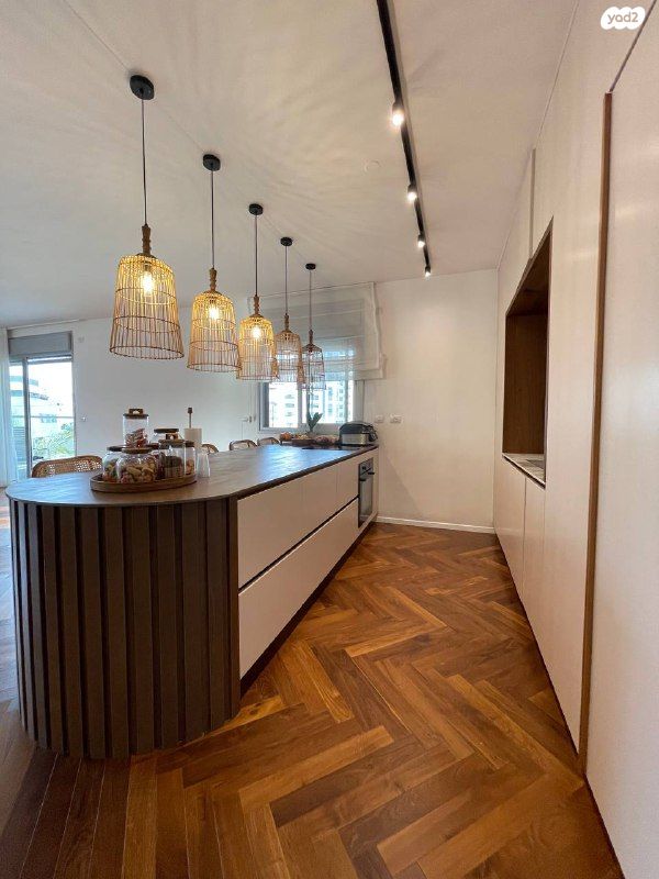 דירה, אורי אלמוג, קרית רבין, חולון