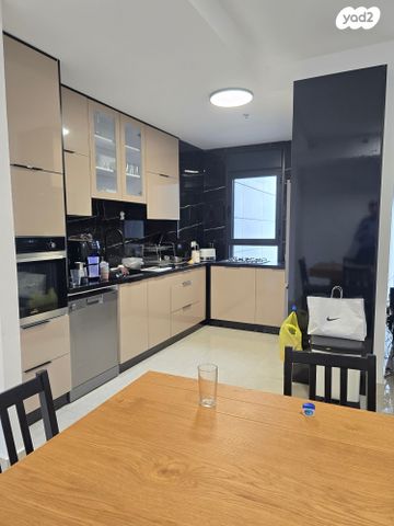 דירה, הדר, הרצליה הירוקה, נווה עובד, הרצליה