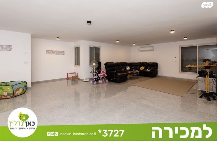 דו משפחתי, תל מונד