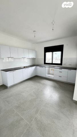 דירה, י"א באדר, רמת גן