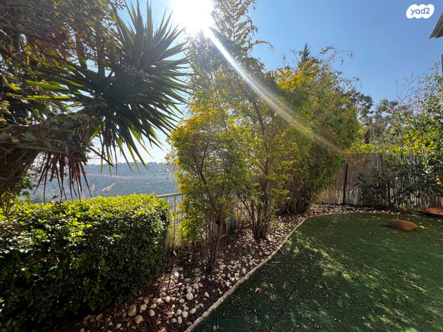 דו משפחתי, הרדוף, אלפי מנשה