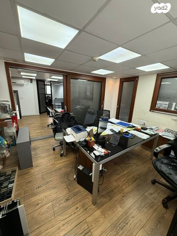 מבני תעשיה, פתח תקווה