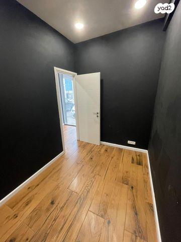 חנויות/ שטח מסחרי, ראובן ברקת, צפון מזרח מרכז העיר, נתניה