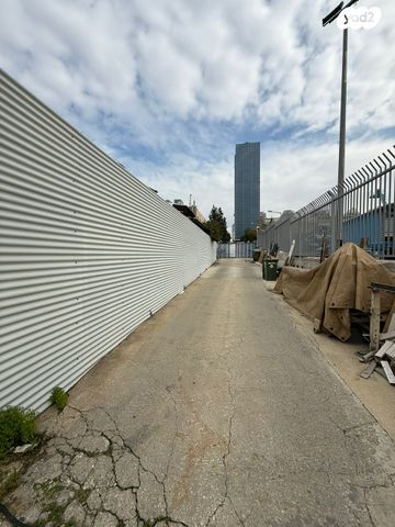 מבני תעשיה, פתח תקווה