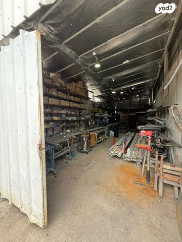 מבני תעשיה, פתח תקווה