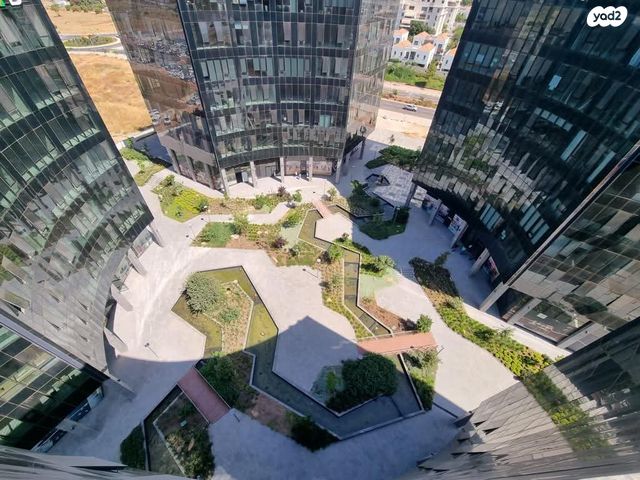 חנויות/ שטח מסחרי, פרופ' אברהם פצ'ורניק, נס ציונה