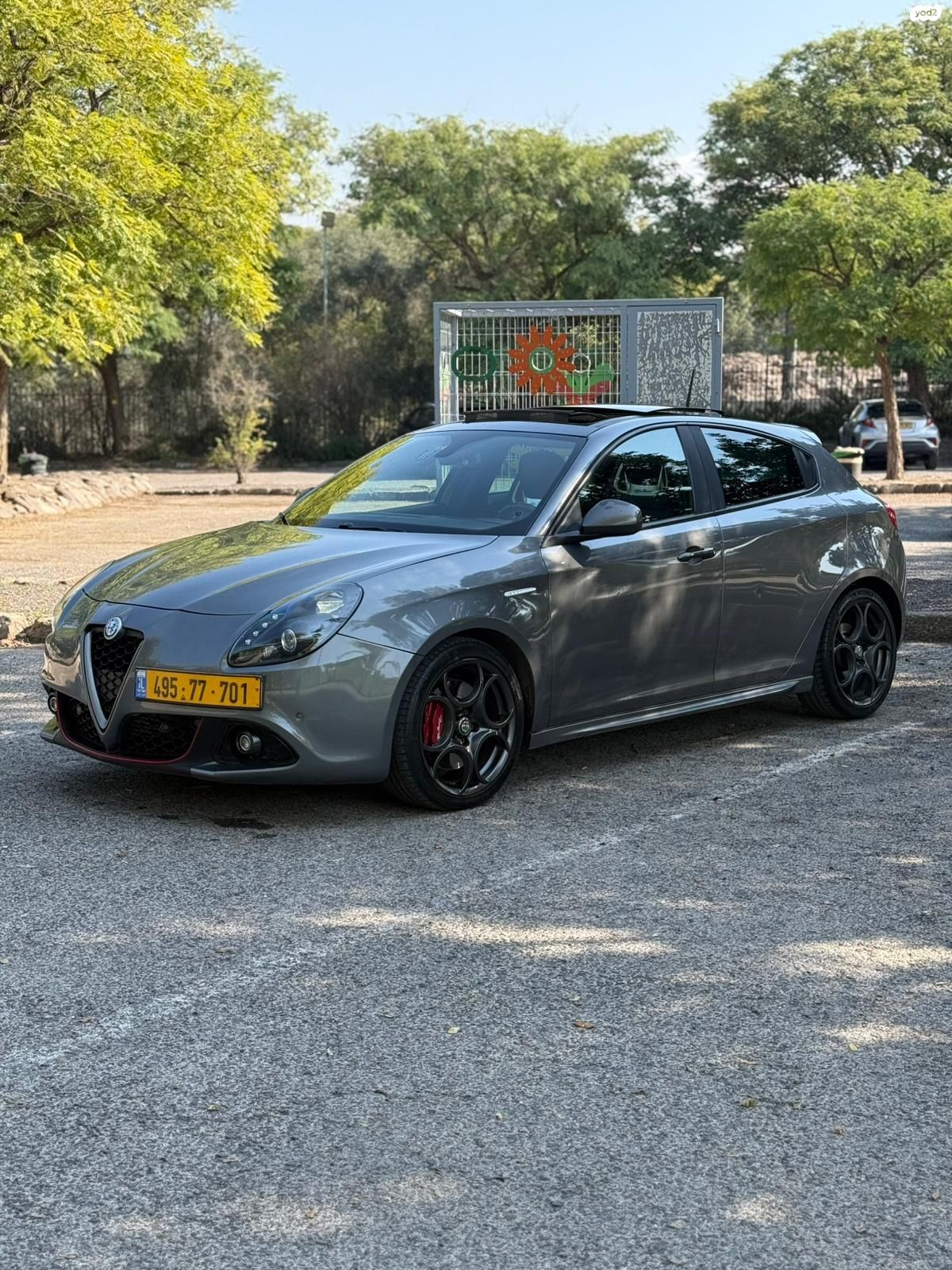 מודעת רכב אלפא רומיאו ג'ולייטה