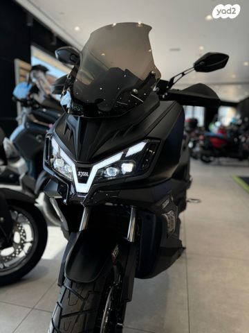מודעת רכב סאן יאנג ADX 300