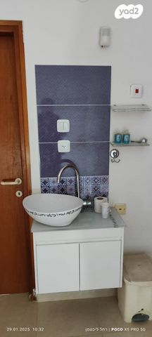 אפרסמון 9