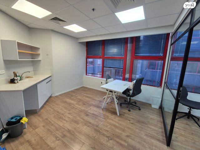 משרדים, זרחין 10, אזור תעשייה קרית אתגרים, רעננה