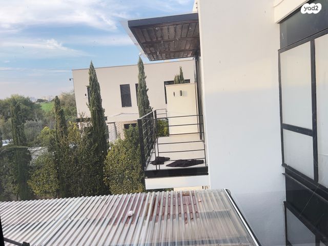 דו משפחתי, סביון