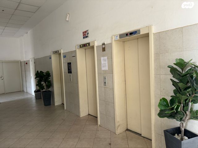 דרך השלום 56