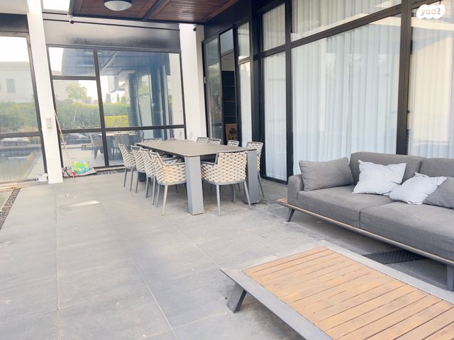 דו משפחתי, סביון