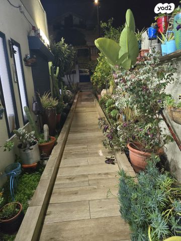 דירת גן, בת ים