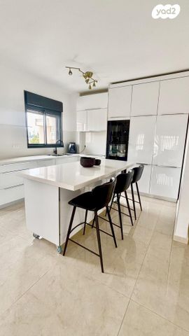 דירה, מנשה קפרא, שעריים, רחובות