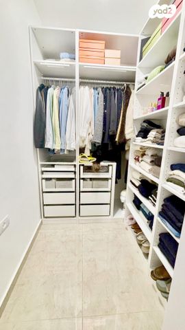 דירה, מנשה קפרא, שעריים, רחובות