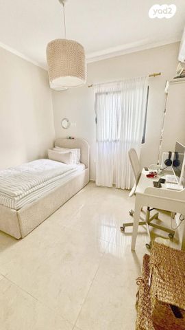 דירה, מנשה קפרא, שעריים, רחובות