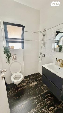 דירה, מנשה קפרא, שעריים, רחובות