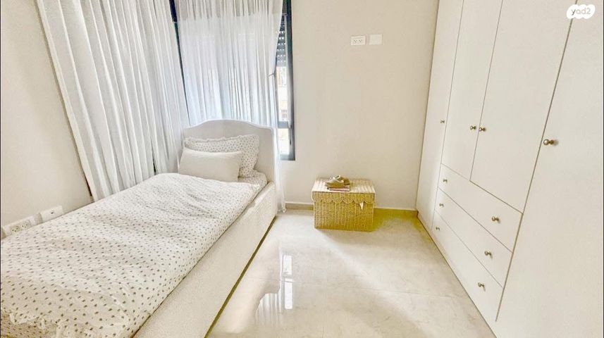 דירה, מנשה קפרא, שעריים, רחובות