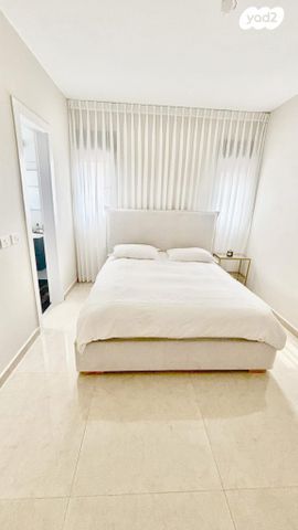 דירה, מנשה קפרא, שעריים, רחובות