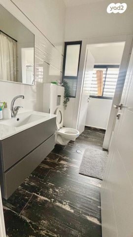 דירה, מנשה קפרא, שעריים, רחובות