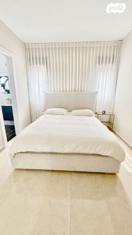 דירה, מנשה קפרא, שעריים, רחובות