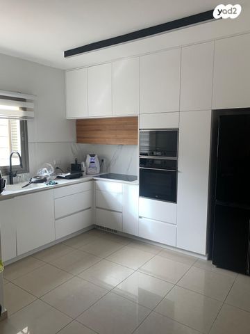 גג/ פנטהאוז, חיל התותחנים, ראשון לציון