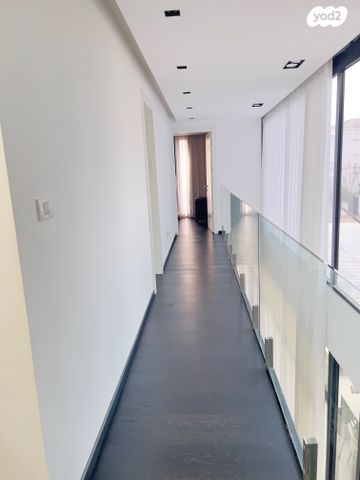 דו משפחתי, סביון