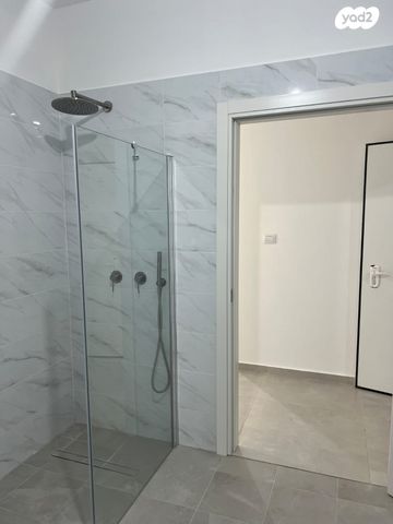 דו משפחתי, קרית טבעון