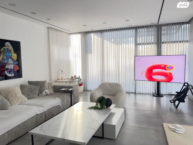 דו משפחתי, סביון