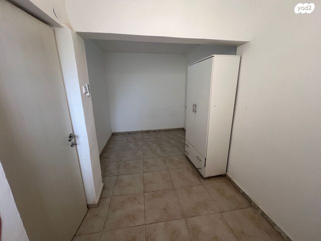 דירה, גיורא יוספטל, באר שבע