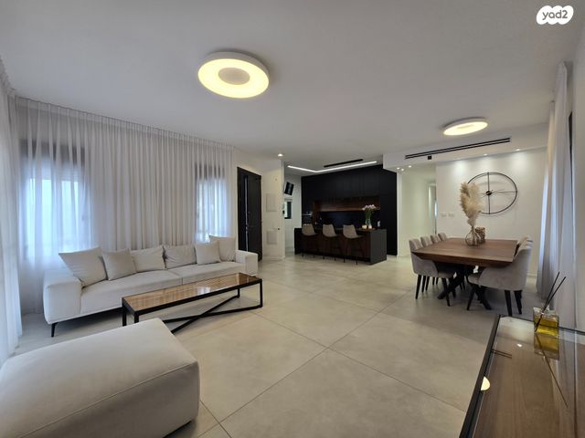 דו משפחתי, הזכוכית 20, בית אליעזר, חדרה