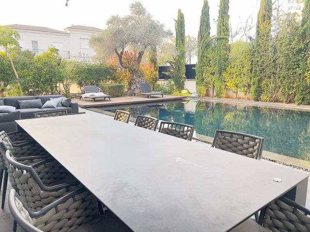 דו משפחתי, סביון