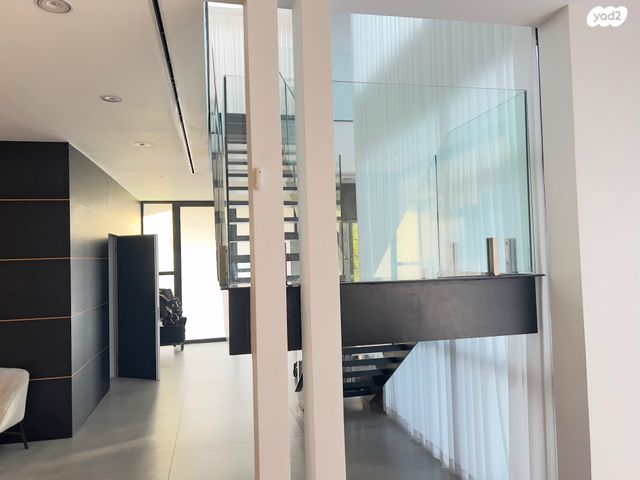 דו משפחתי, סביון